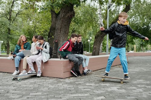 Outdoor physical activity, mental health, life satisfaction, happiness and life stress among Canadian adolescents